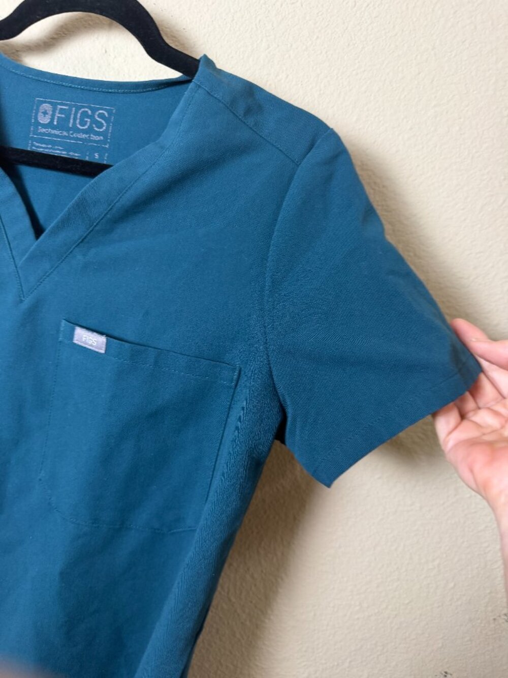 FIGS Catarina One Pocket Scrubs Top Teal Size Small - Picture 4 of 6